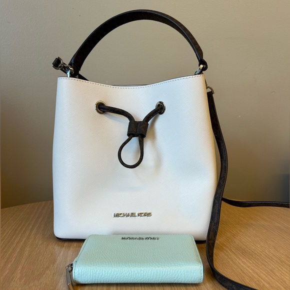 Michael Kors Small Siri Bucket Bag - Picture 1 of 4